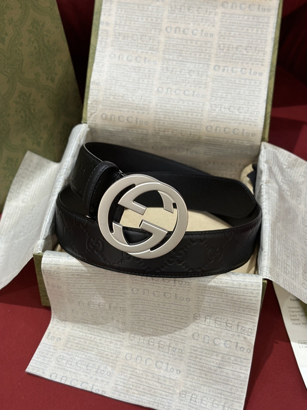 スーパーコピーグッチベルト着用イメージ